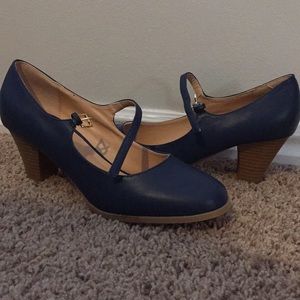 Navy Mary Jane heels